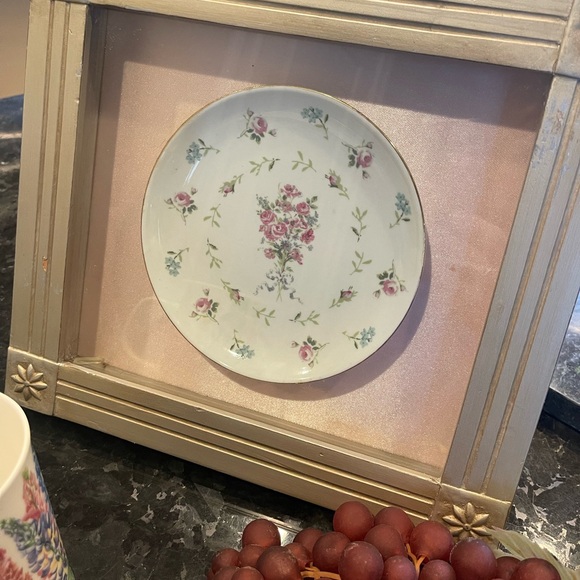 Simply Chic Floral Plate with Frame - Picture 2 of 6